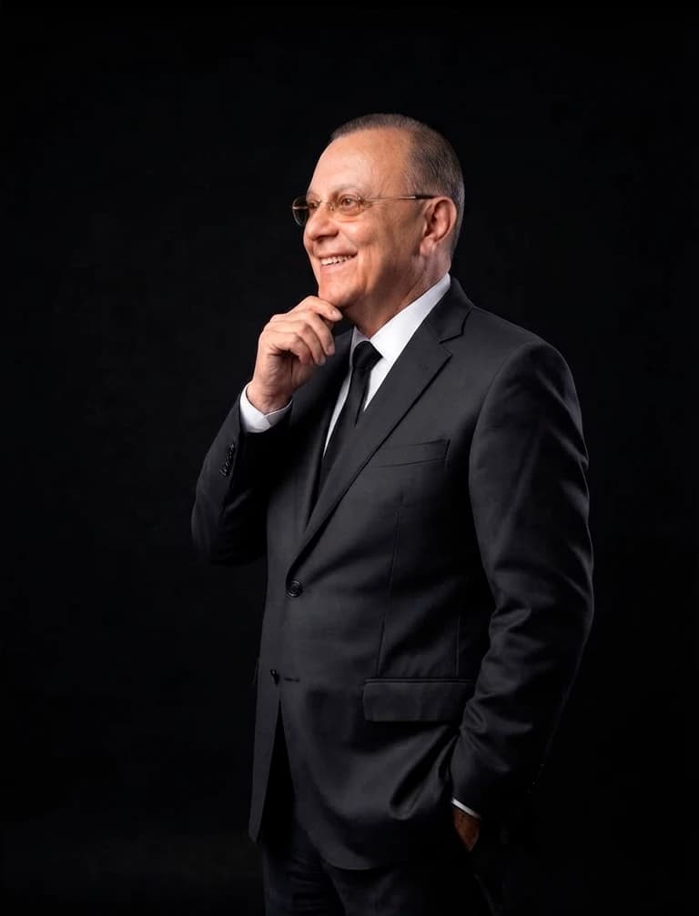 Dr. Ángel